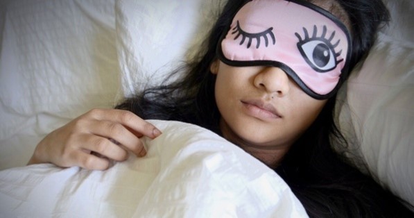 women-sleeping-with-eye-blinds-on